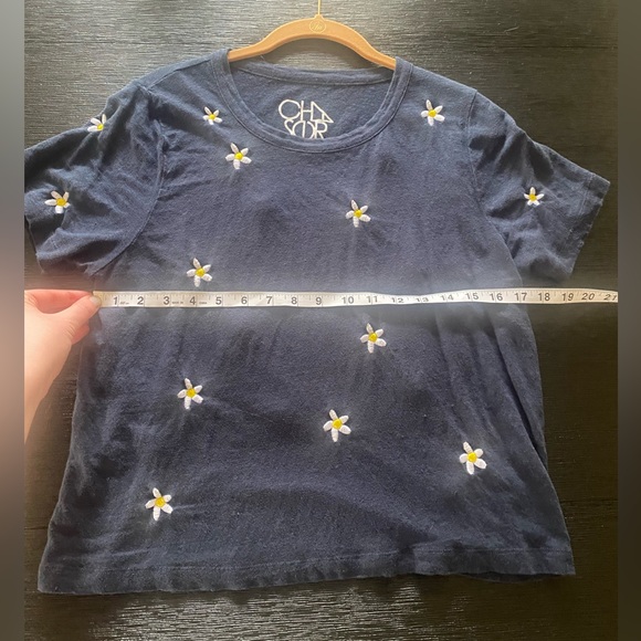 Chaser embroidered daisy 🌼 tee - Picture 3 of 10